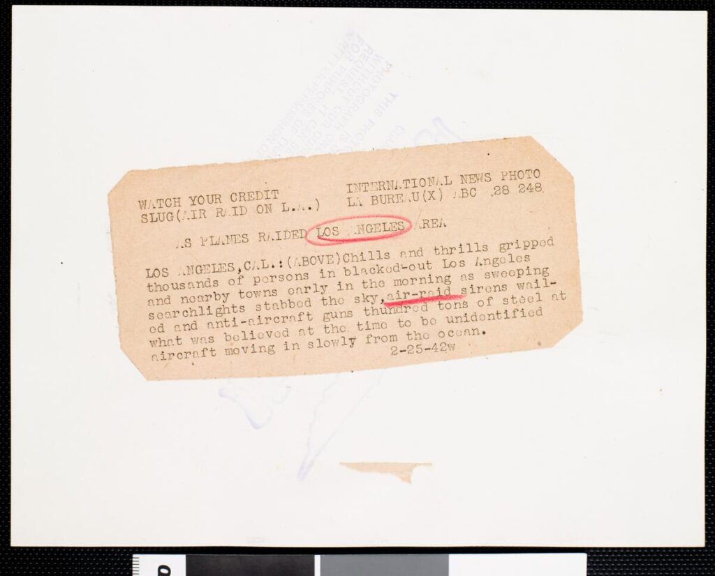 EXM-P-S-LOS-ANG-CIT-WW2-003~2 - UAPedia Beige typewritten news clipping with a circled heading reading 'LOS ANGELES' pinned to a white background.